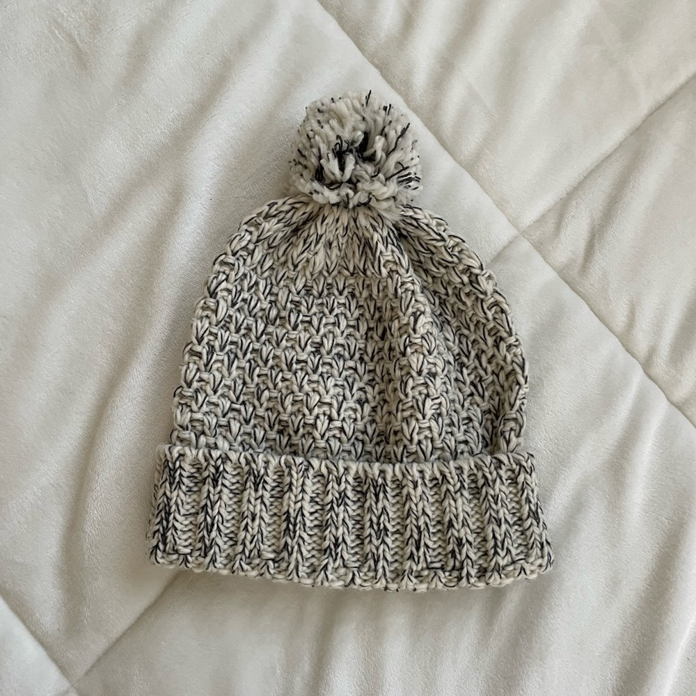 Urban Outfitters Knit Beanie Black and White / Cream